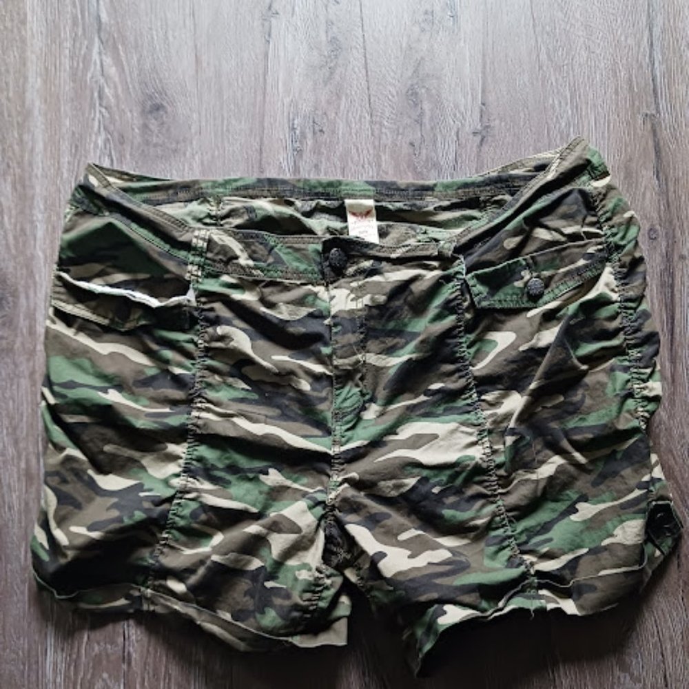 Plus Size Ladies shorts Camo Size 26W Faded Glory